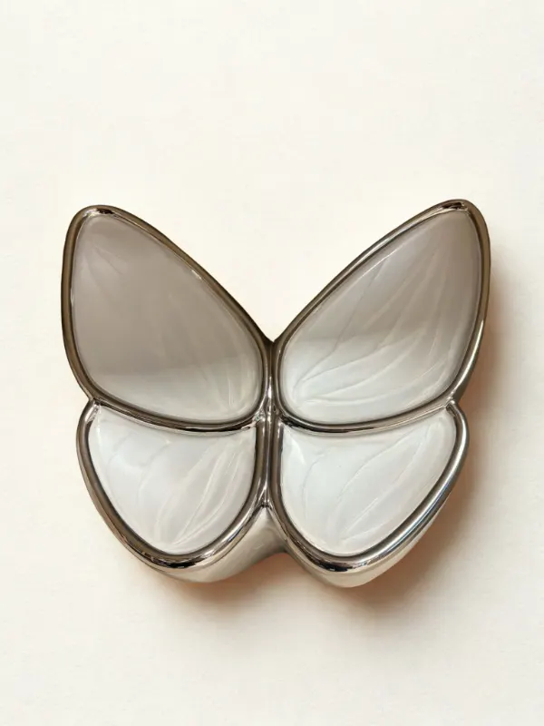 Urne Papillon argent, Pompes Fun&egrave;bres Carbonnier &agrave; Friville-Escarbotin
