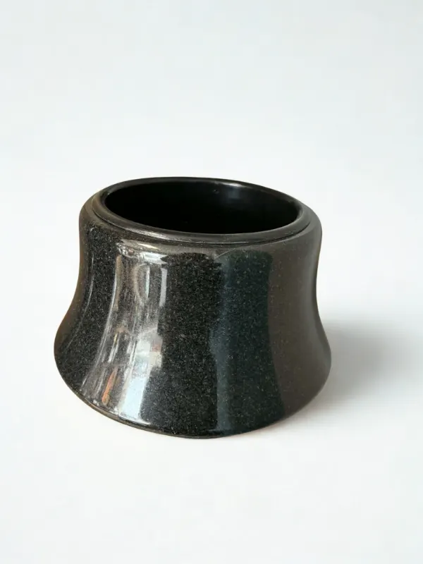 Vase granit Noir fin (grand mod&egrave;le), Pompes Fun&egrave;bres Carbonnier &agrave; Friville-Escarbotin
