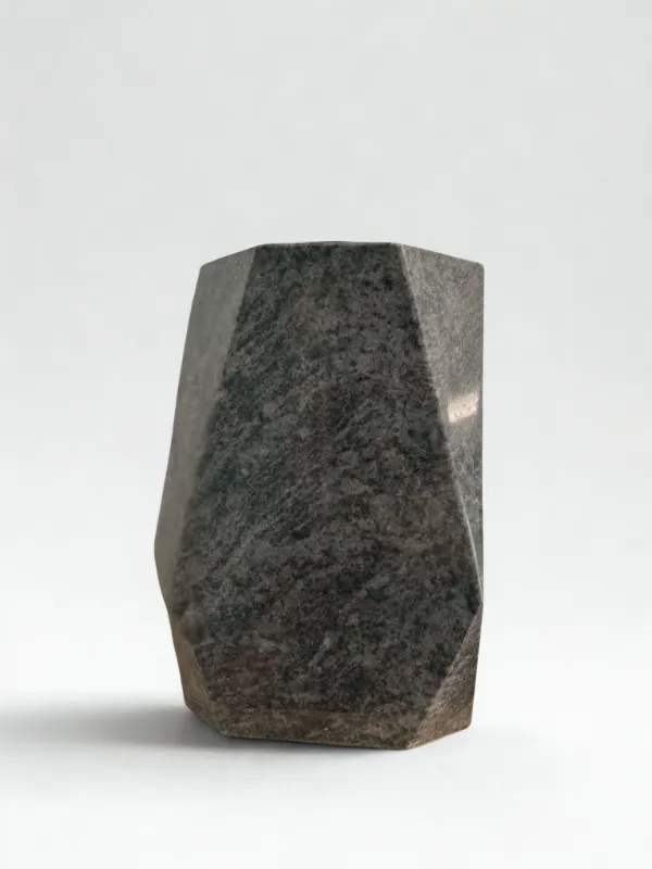 Vase granit Orion, Pompes Fun&egrave;bres Carbonnier &agrave; Friville-Escarbotin