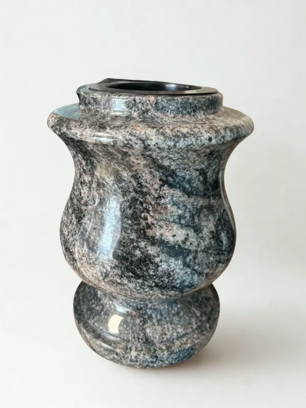 Vase granit Paradiso (mod&egrave;le A), Pompes Fun&egrave;bres Carbonnier &agrave; Friville-Escarbotin